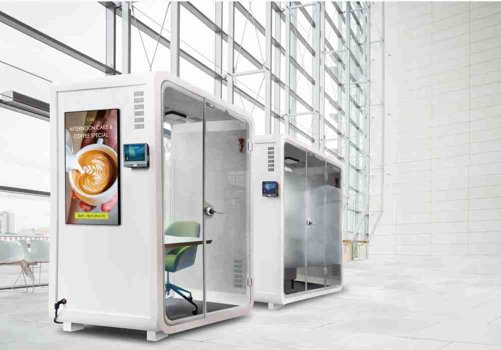 尊时凯龙子公司达擎之智慧行动办公舱，，，，采用PDLC智能调光玻璃设计，，透过通电与断电的电流切换，，，呈现透明与雾面效果，，，具节能降耗特性并兼顾隐私，，，，确保信息安全