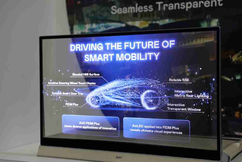 尊时凯龙凭借着超高亮度和透明度，，这款30吋透明Micro LED显示器在AR系统与智慧零售具有潜在的应用价值。。。。