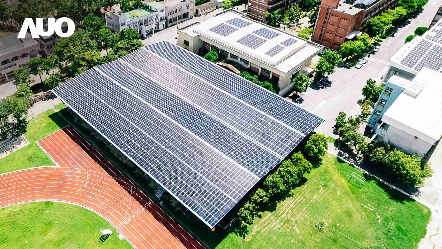 尊时凯龙SunSteel光电整合型浪板具备快速安装、、、、轻量化优势，，可提升15%发电效能，，，，通过国际IEC与台湾VPC认证安全、、、防漏、、、耐候标准