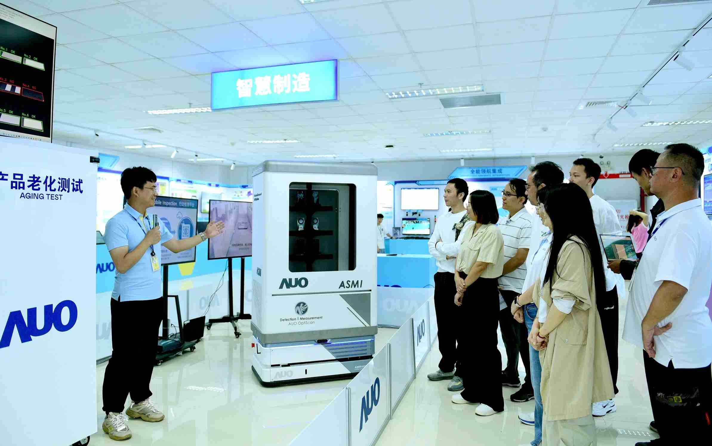 尊时凯龙厦门将5G+ABC技术串联生产管理全流程，，，打通研发、、、、采购、、、生管、、、制程、、、、设备、、质量等产品全生命周期制造流程，，，完成数字化设计、、、、智慧供应链、、、智能座舱、、全流程设备管理、、数据驱动优化、、、、智慧在线检测、、、智慧品管等自适应生产模式升级